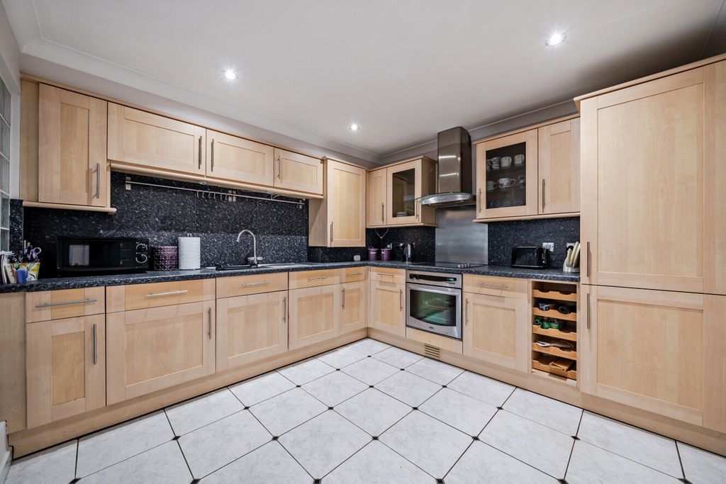 Property photo 3 of 16 1481742-7-6A38F93...