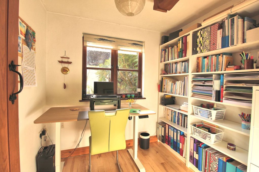 Property photo 3 of 27