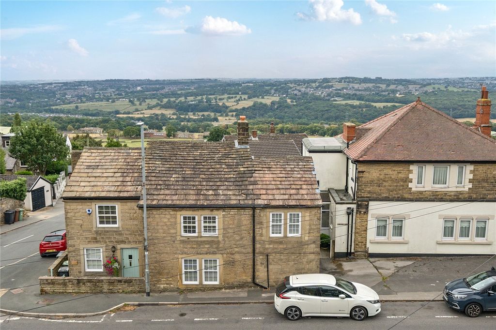 Property photo 3 of 18 Views