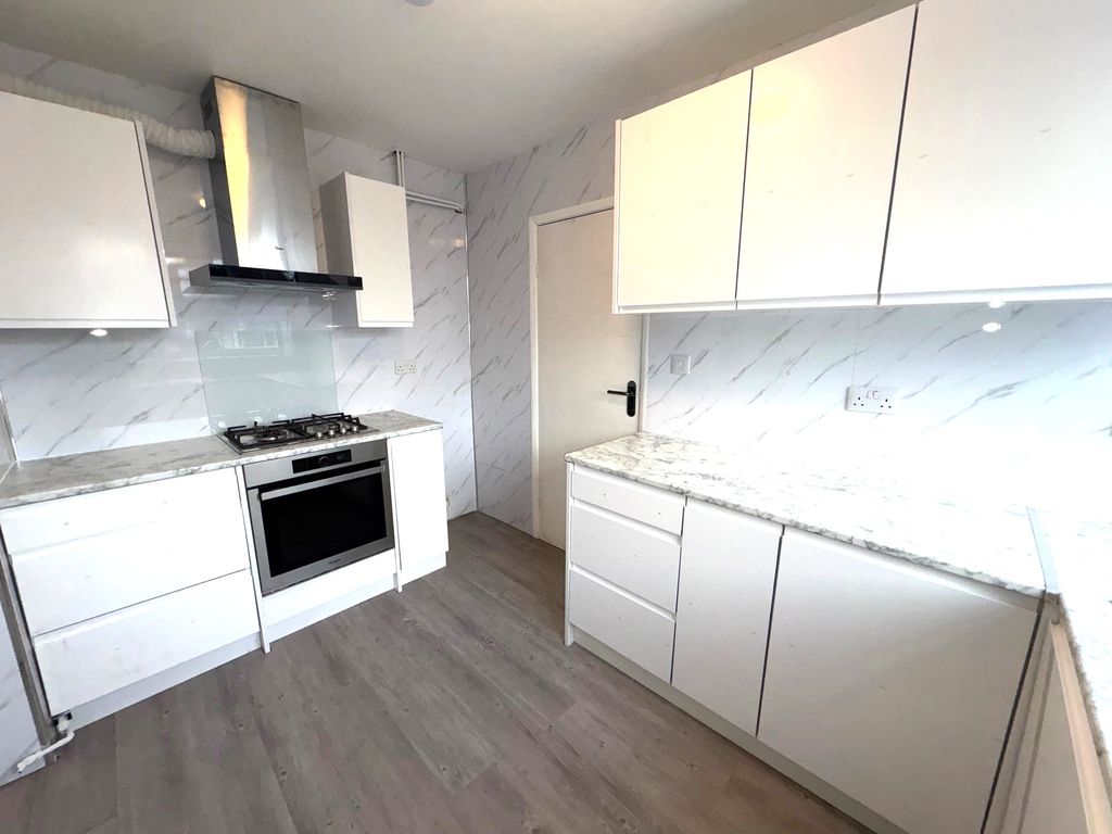 Property photo 2 of 12 30Abeechkitchen2