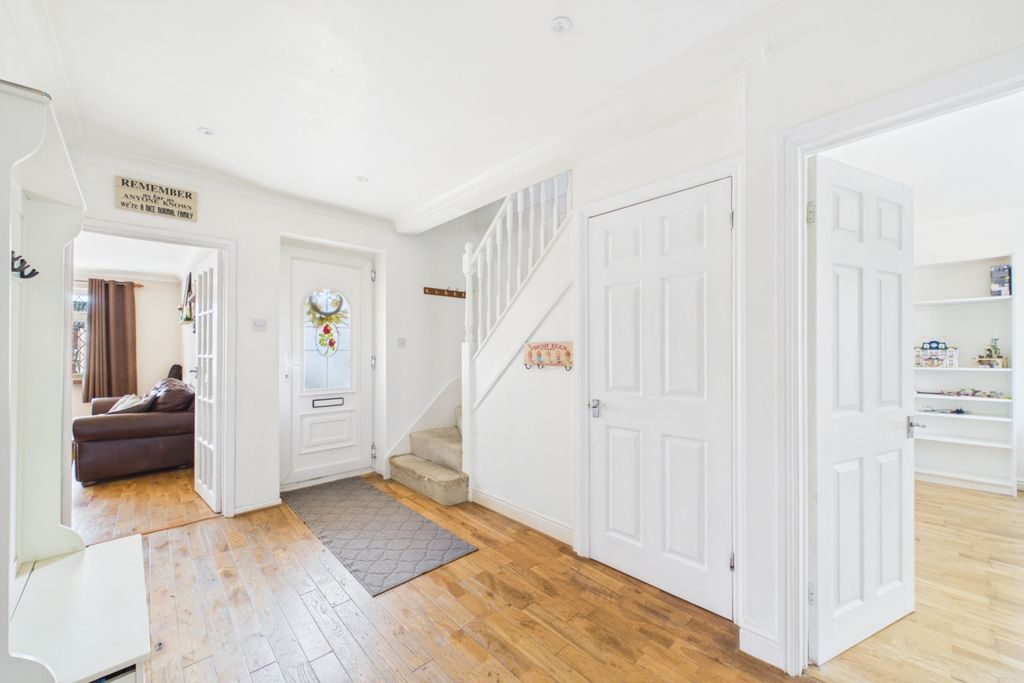 Property photo 2 of 13 Hallway