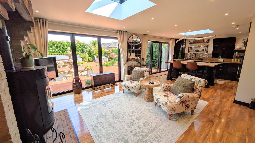 Property photo 2 of 30 Open Plan