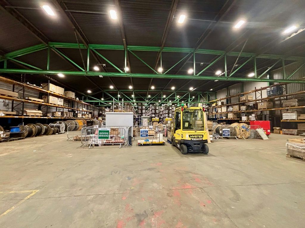 Property photo 3 of 12 Warehouse B Delyn 01.Jpg