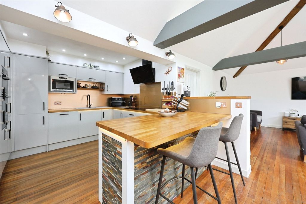 Property photo 3 of 27 Picture No. 25