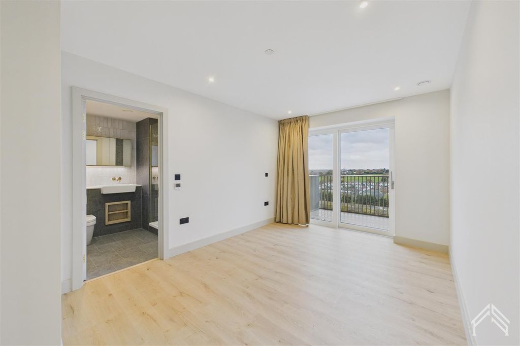 Property photo 3 of 15 Cam02700G0-Pr0421-Still030.Jpg