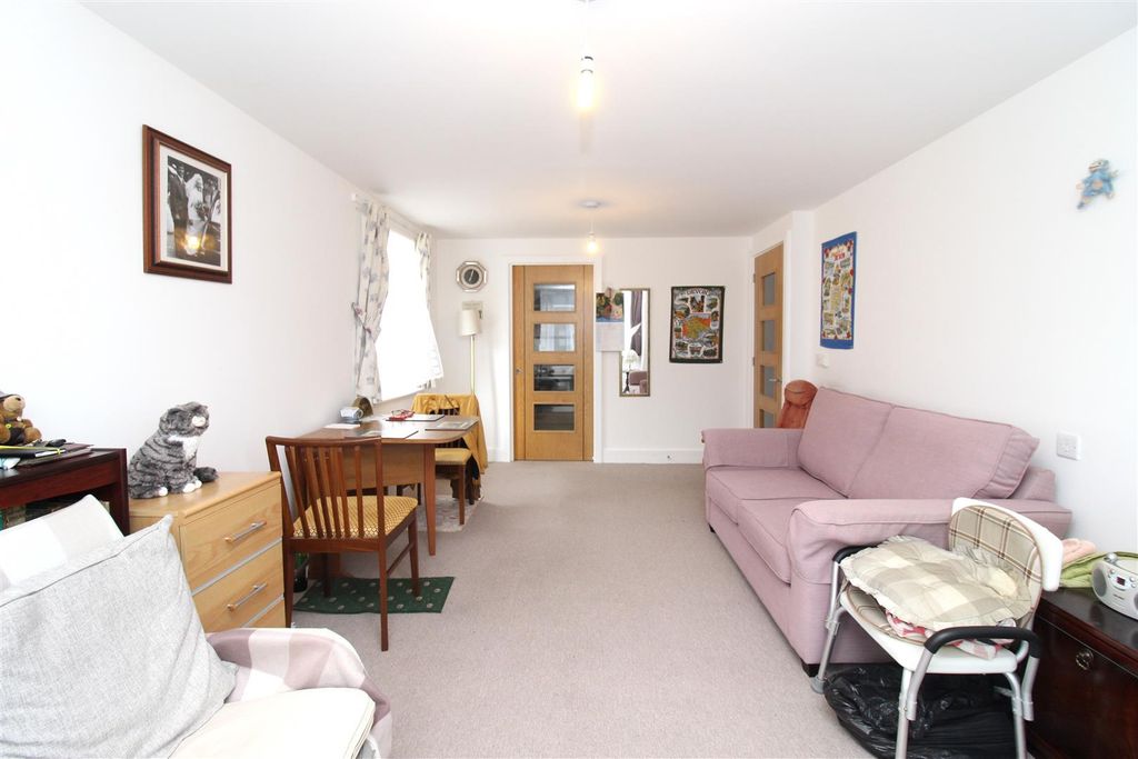 Property photo 3 of 12