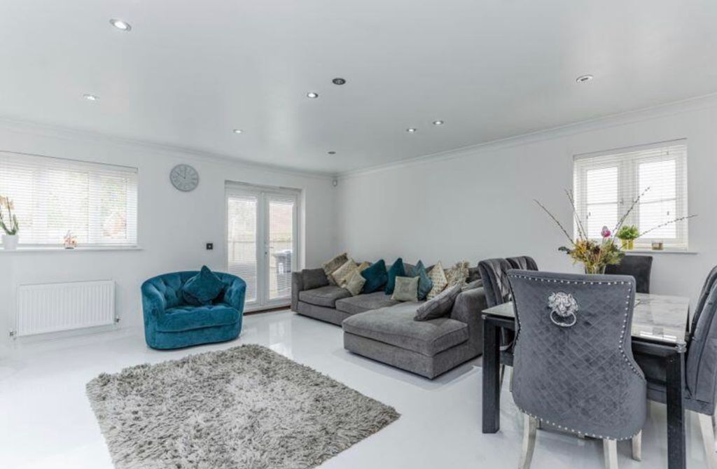 Property photo 3 of 13 Living Room