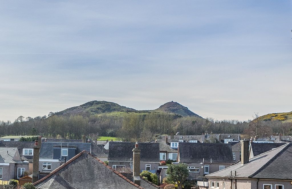 Property photo 3 of 33