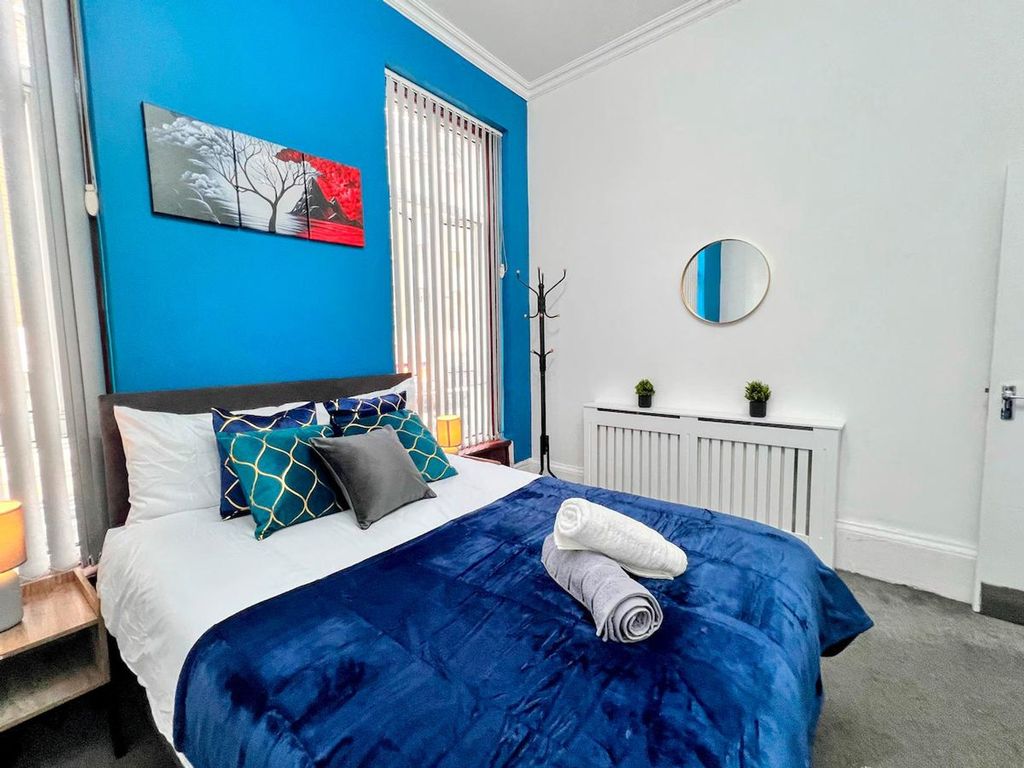 Property photo 1 of 17 Bedroom