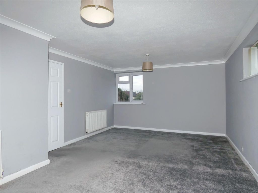 Property photo 2 of 10 Lounge/Dining Room