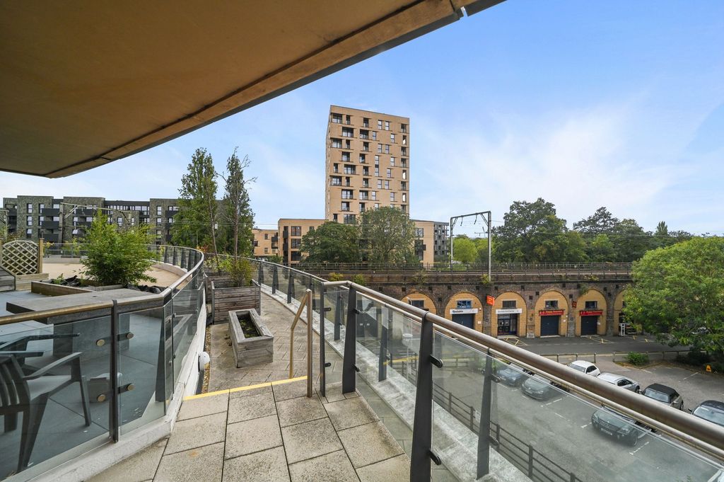 Property photo 3 of 20