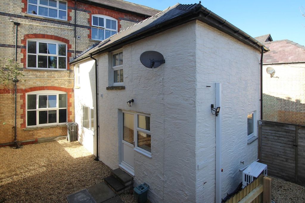 Property photo 1 of 30