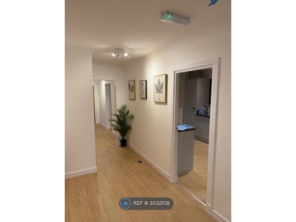 Property photo 1 of 9 Hallway