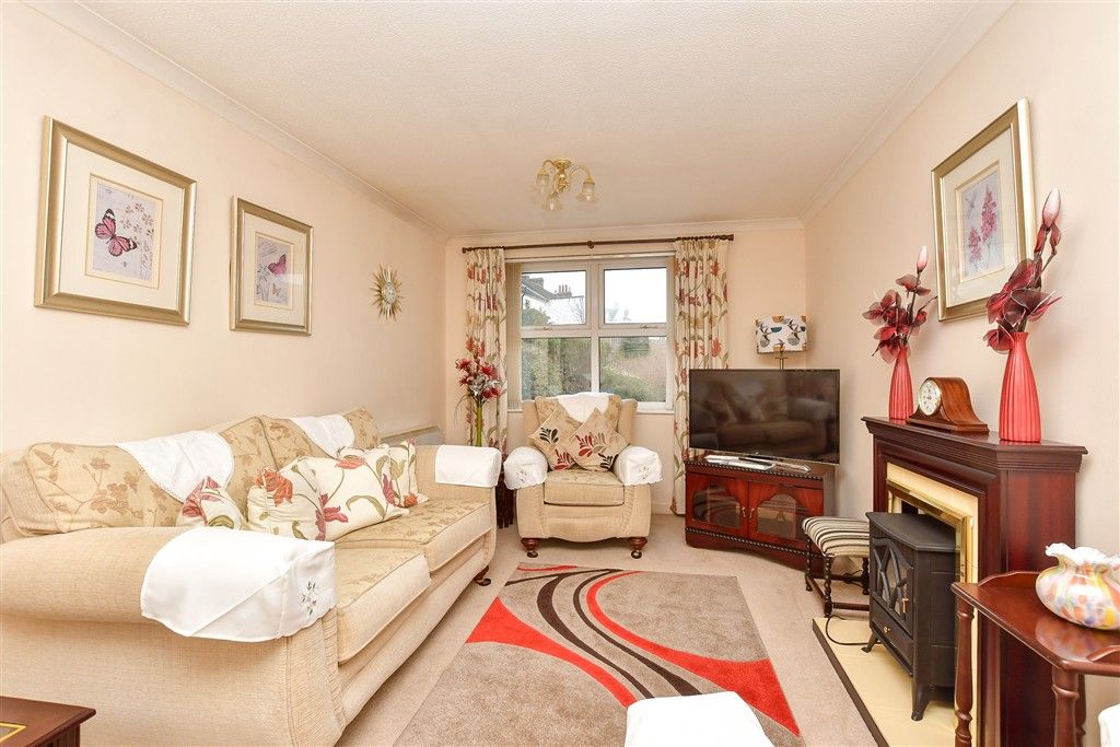 Property photo 2 of 7 Lounge/Diner