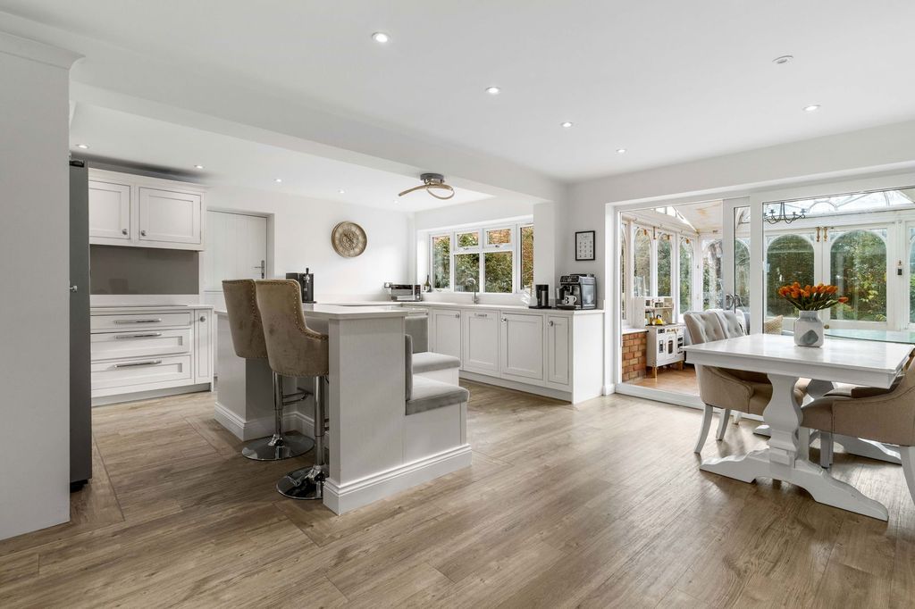 Property photo 3 of 27