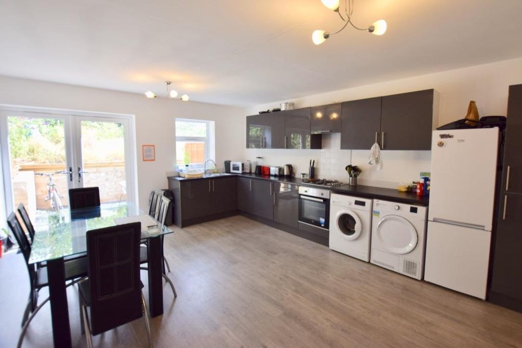 Property photo 2 of 6 Communal Kitchen/Dining Space