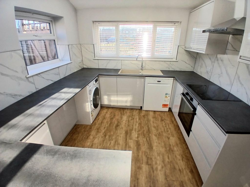 Property photo 3 of 39 Image