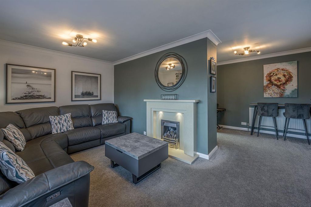 Property photo 3 of 25