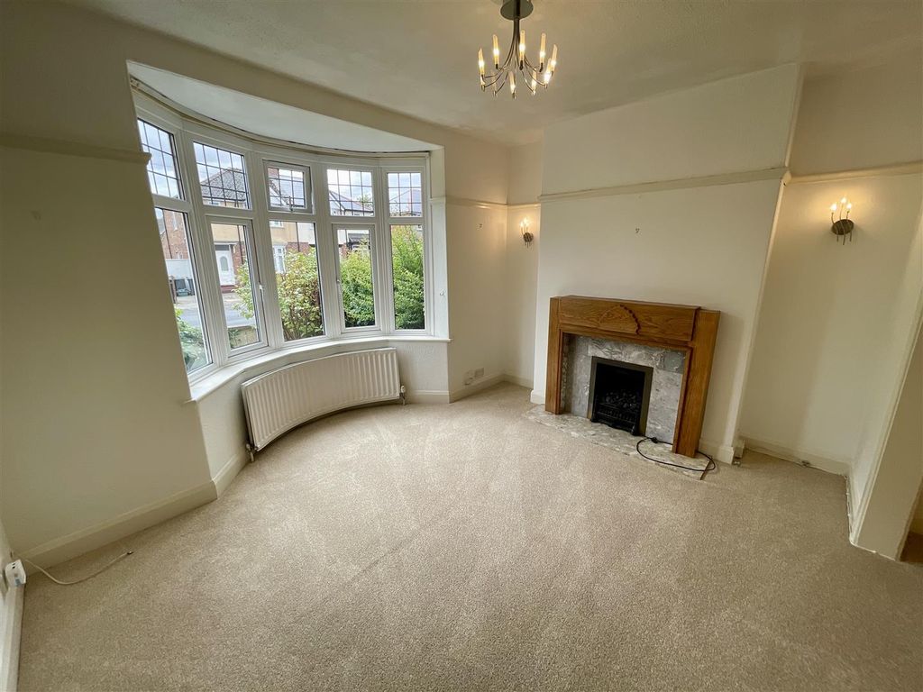 Property photo 2 of 15 Lounge