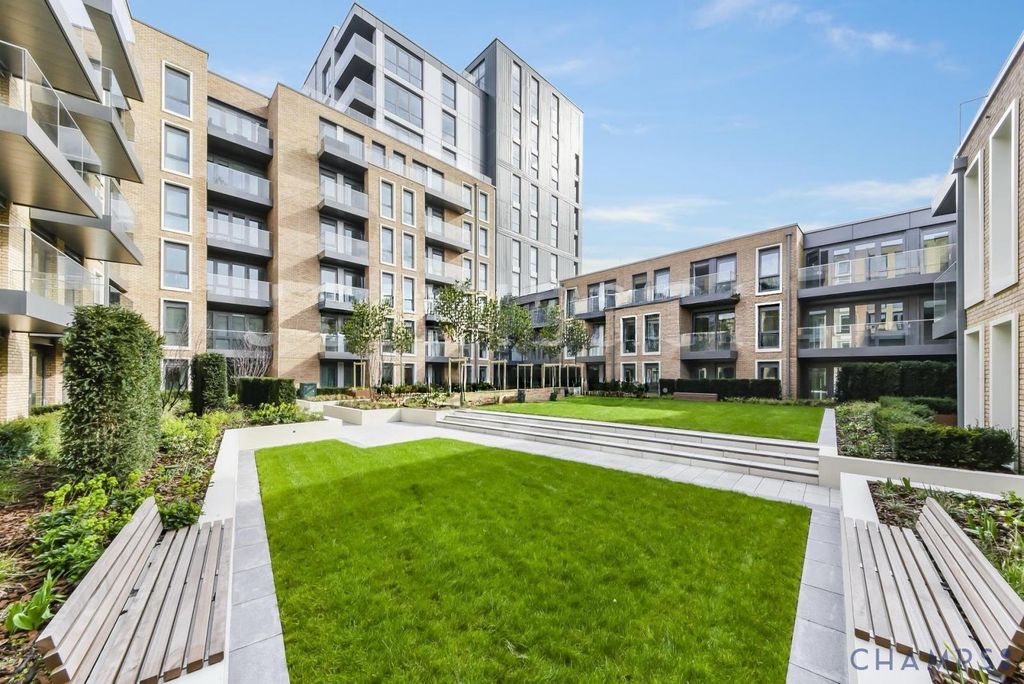 Property photo 1 of 21 2 Bed Flat For Sale Leamore Street, London W6