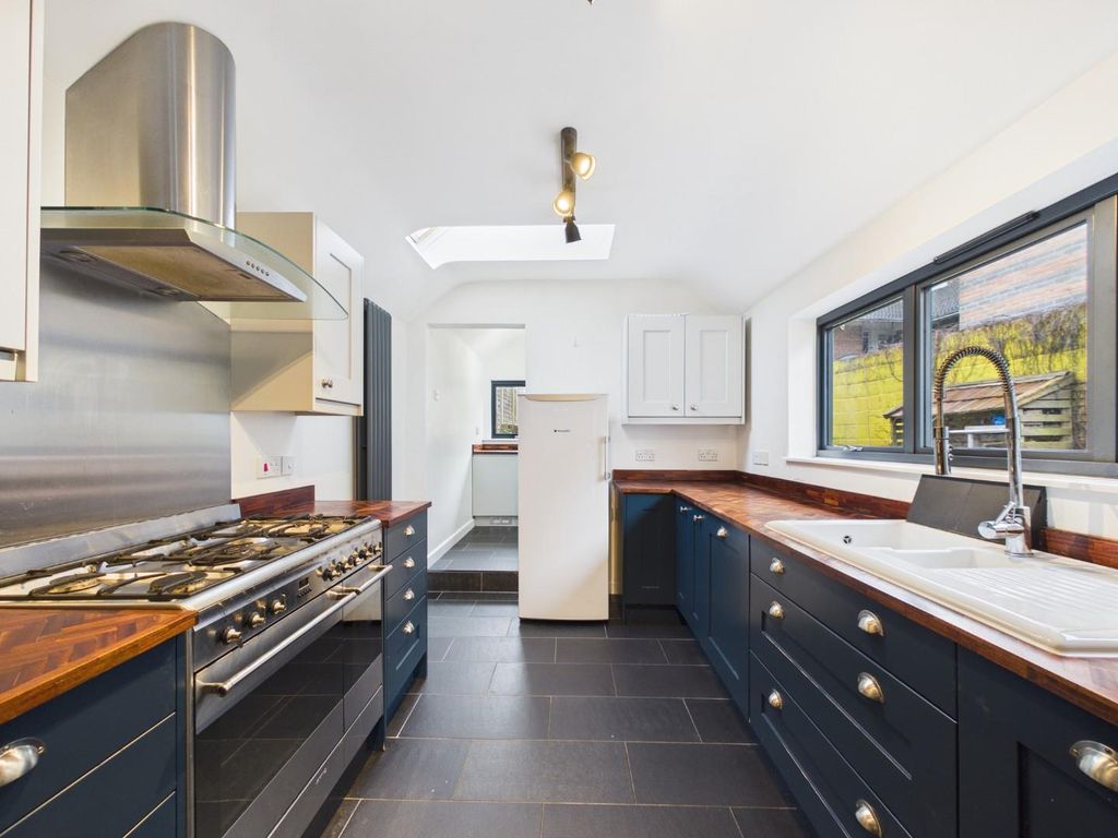 Property photo 1 of 40 Cam01530G0-Pr0378-Still020.Jpg