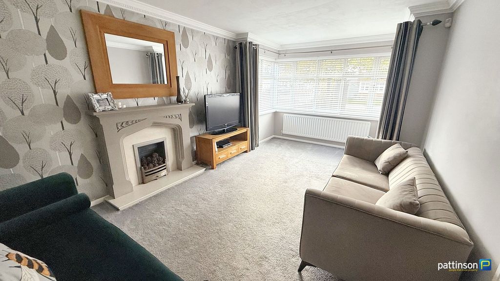 Property photo 2 of 31