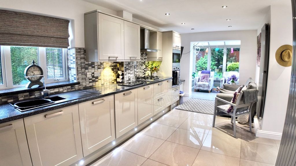 Property photo 2 of 30