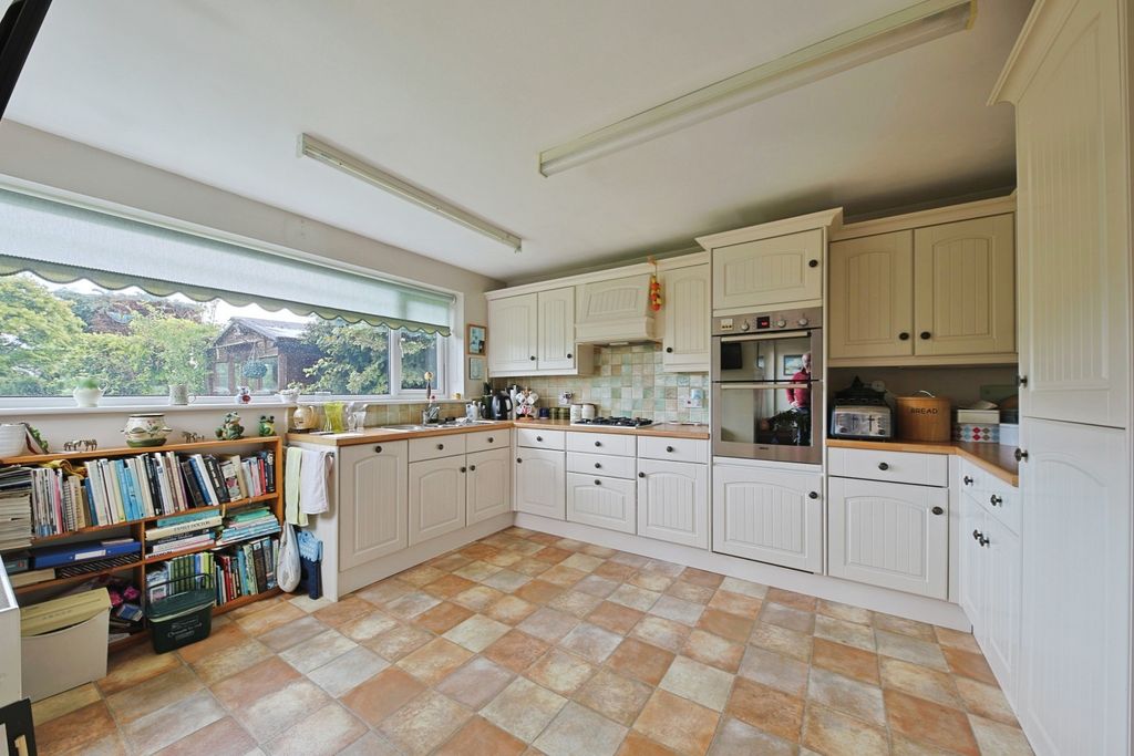Property photo 2 of 21 4193645