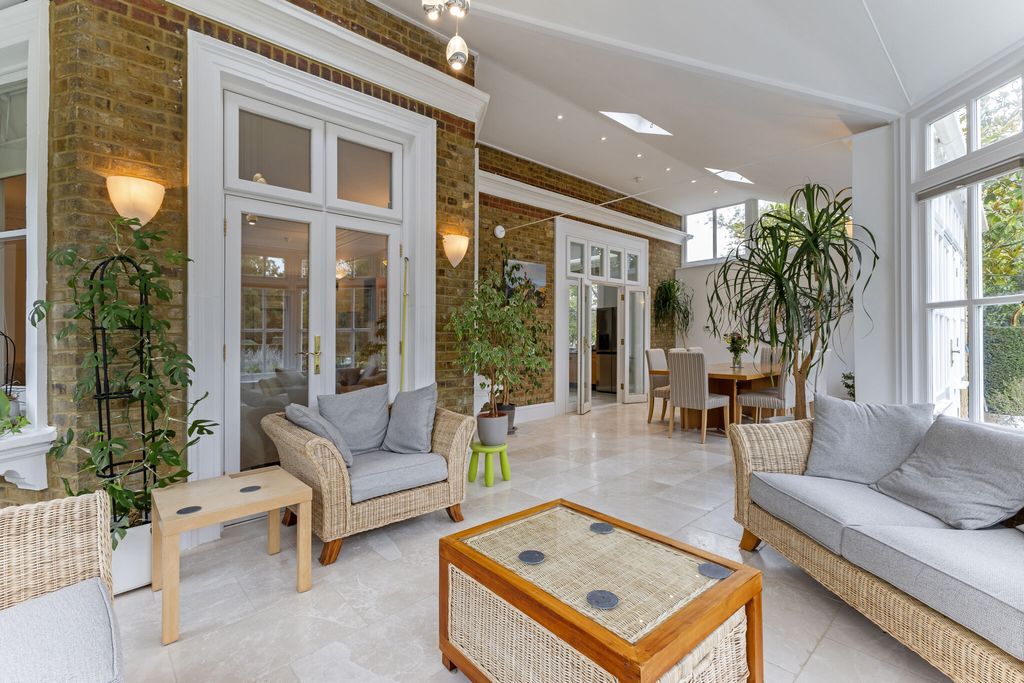 Property photo 3 of 31