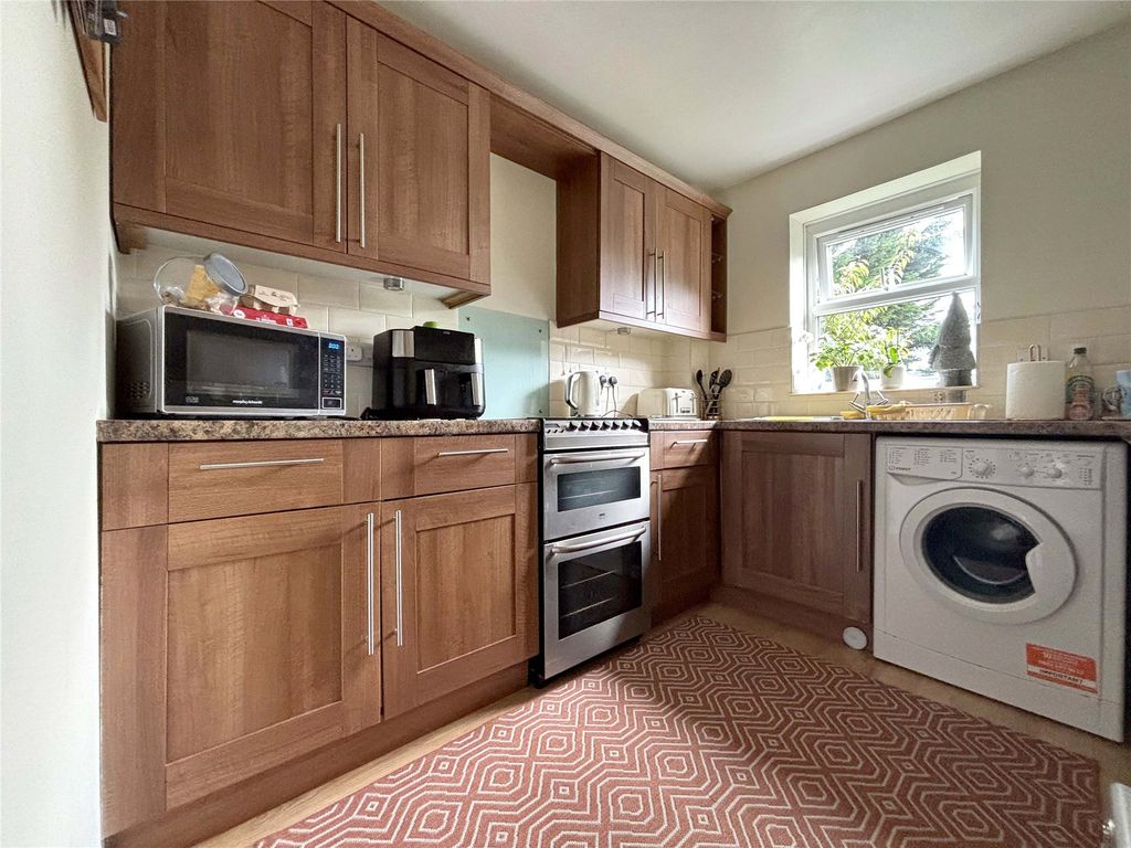 Property photo 2 of 6 Kitchen