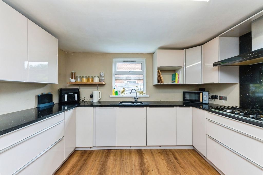 Property photo 2 of 27 Pbox-Img.Jpg
