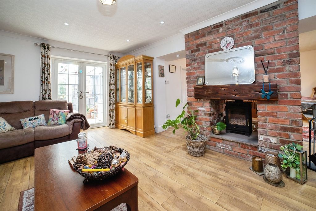 Property photo 3 of 25