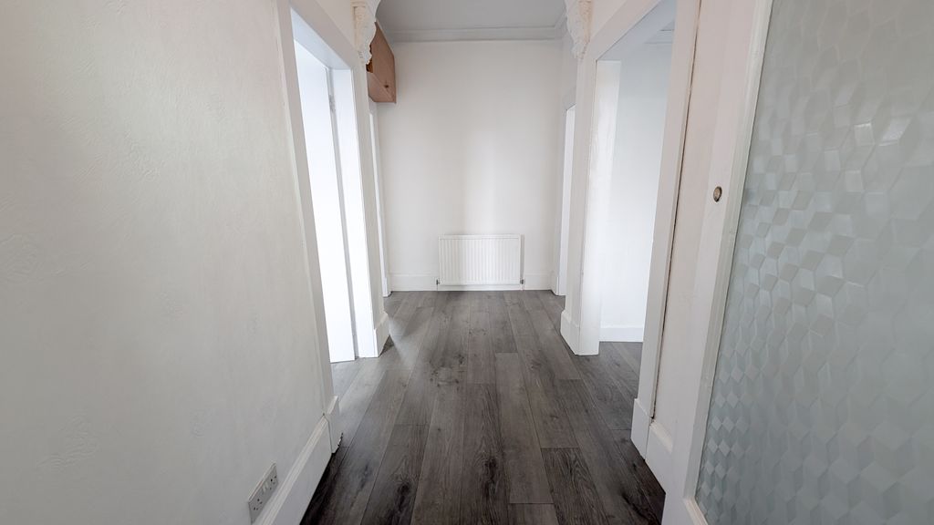 Property photo 2 of 13 Hallway