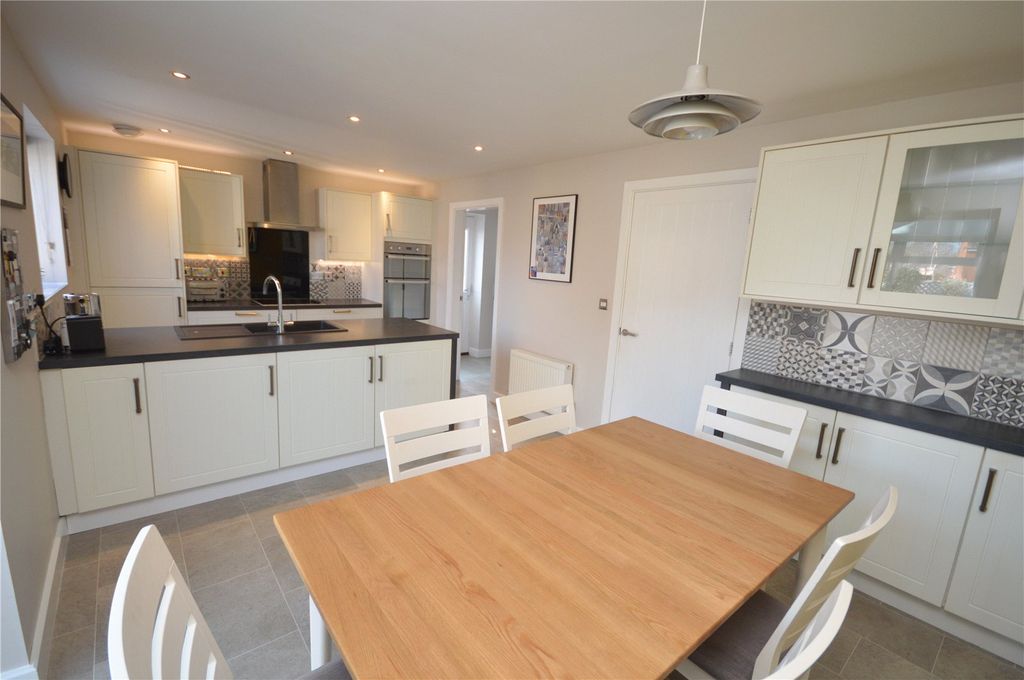 Property photo 3 of 22 Kitchen/Diner