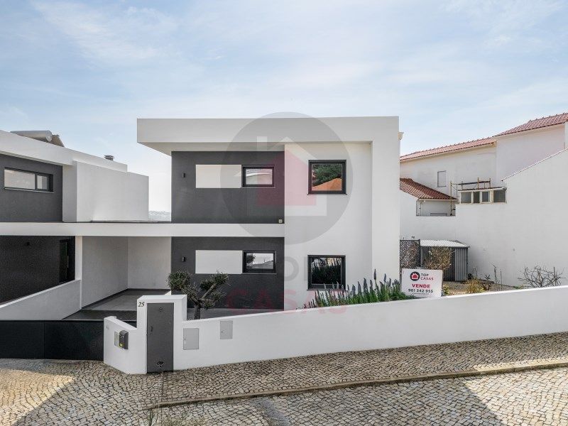 Property photo 2 of 39