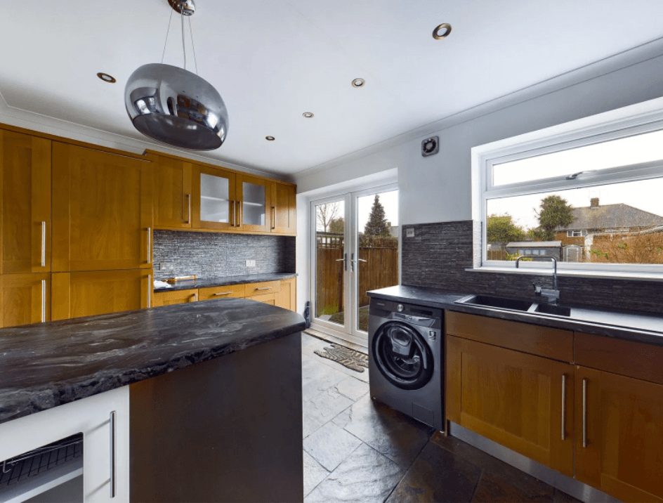 Property photo 3 of 8 Kitchen