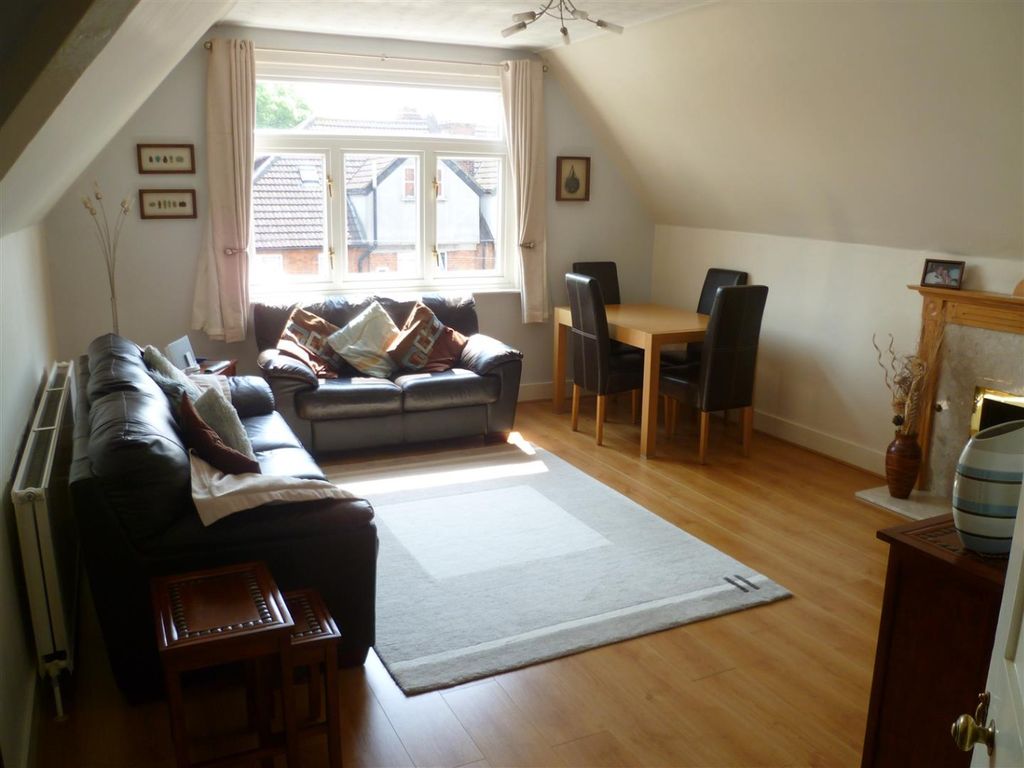 Property photo 2 of 9 4889511