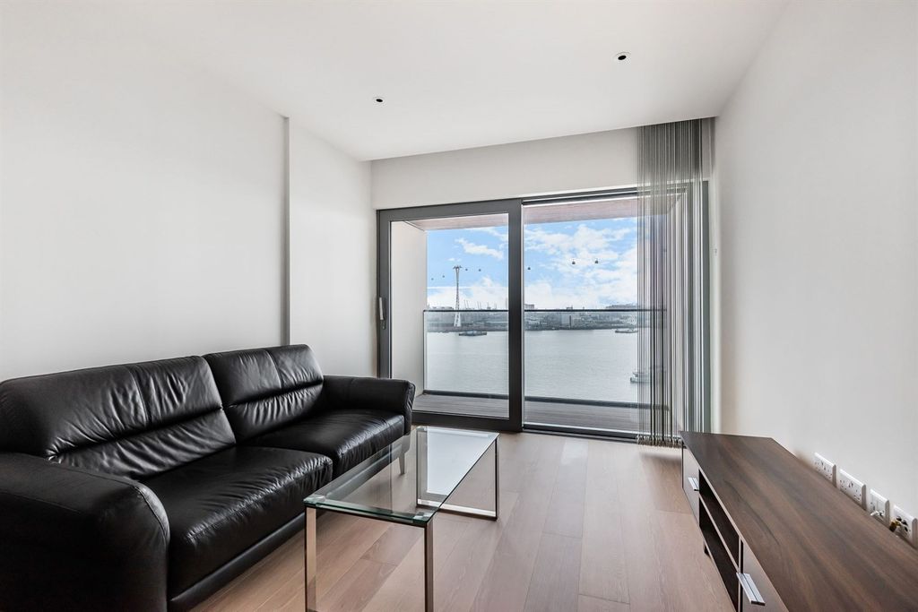 Property photo 3 of 21 Reception