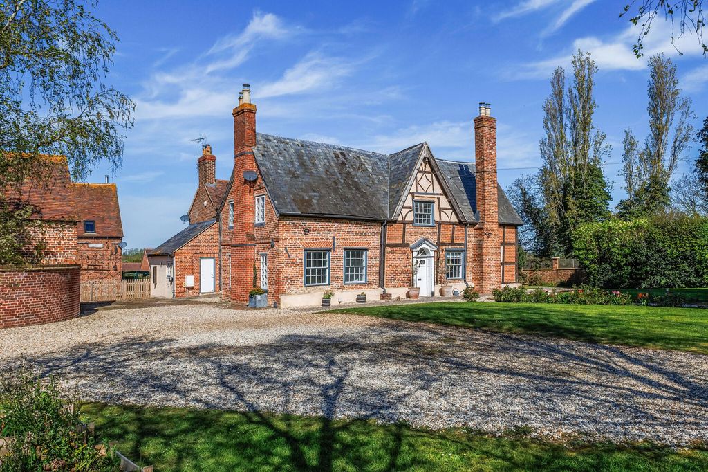 Property photo 1 of 28