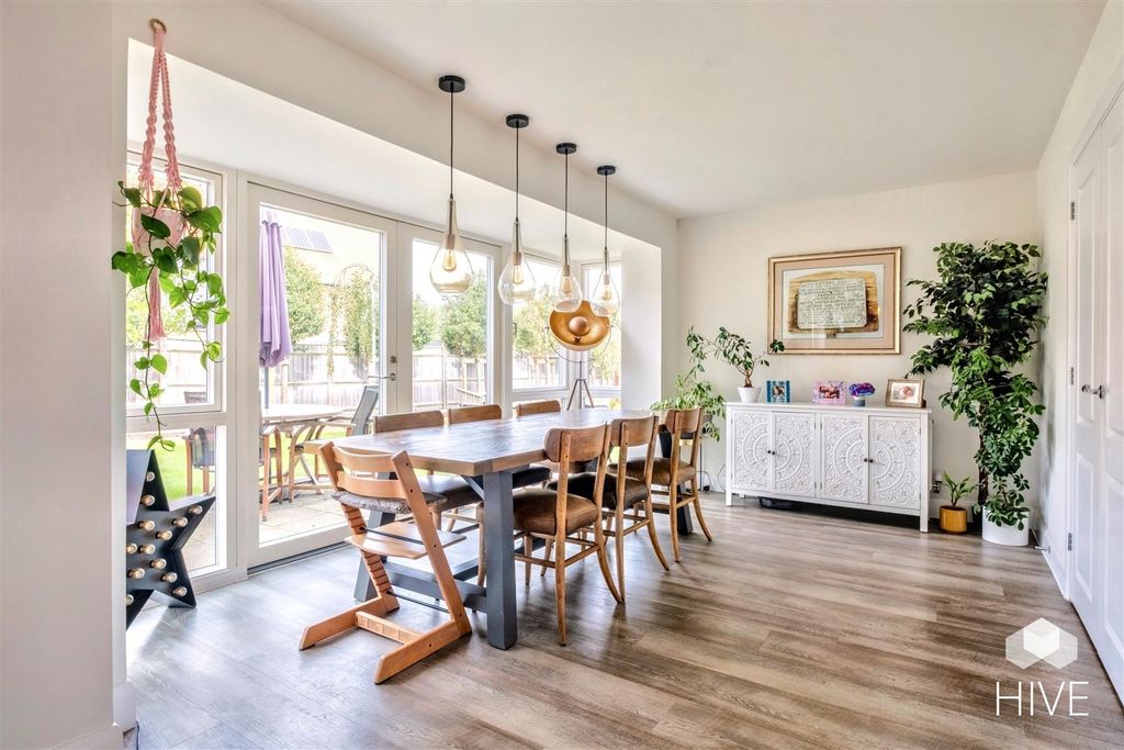 Property photo 2 of 35 Dining Area