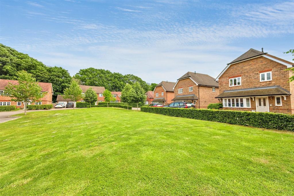 Property photo 2 of 19 Communal Lawn