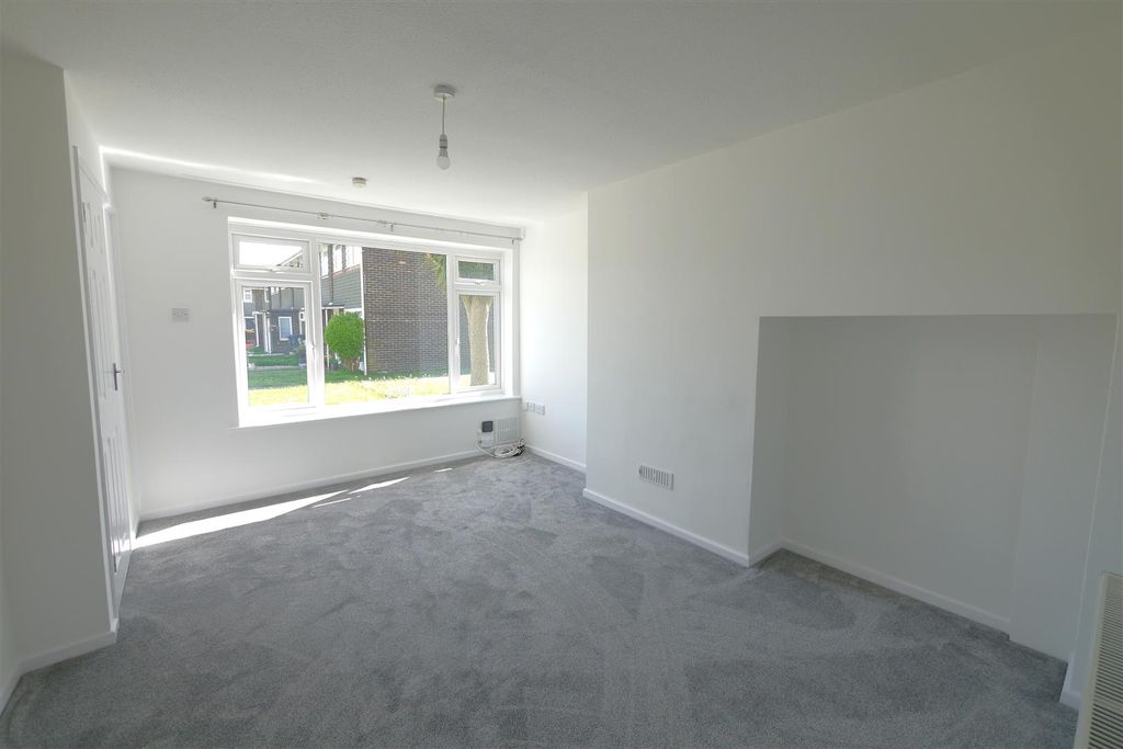 Property photo 1 of 11 Lounge