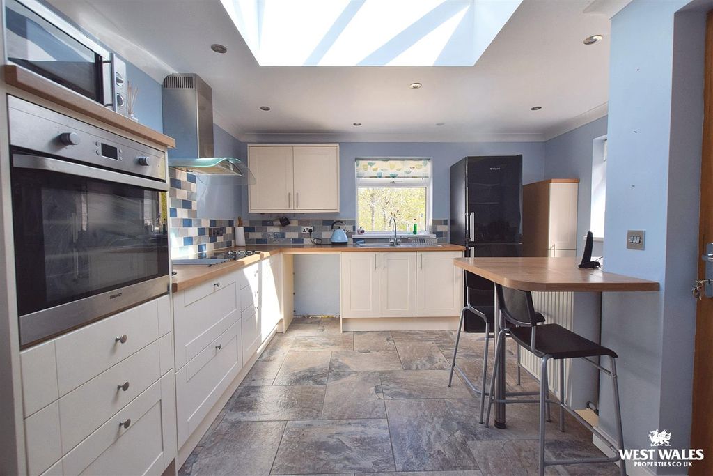 Property photo 3 of 49 Kitchen