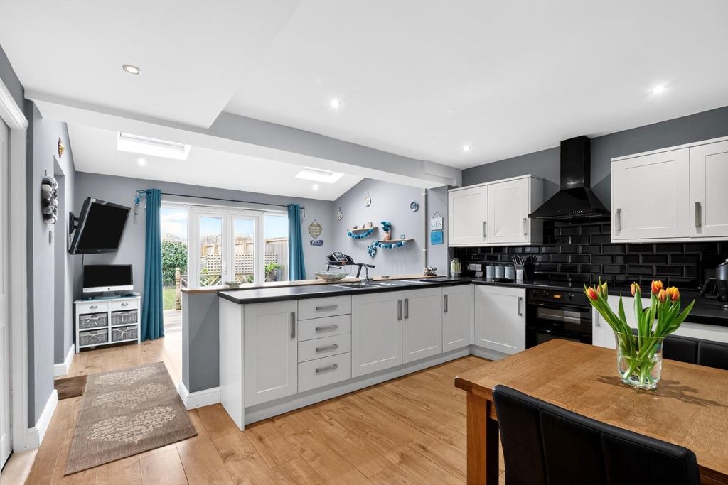 Property photo 2 of 20 Pnmb0667.Jpg