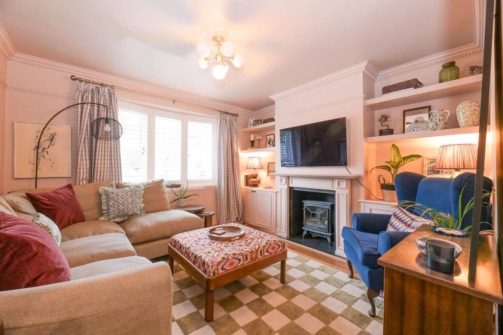 Property photo 2 of 23