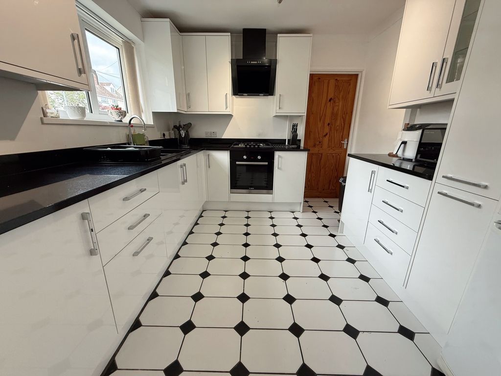 Property photo 2 of 17 Kitchen