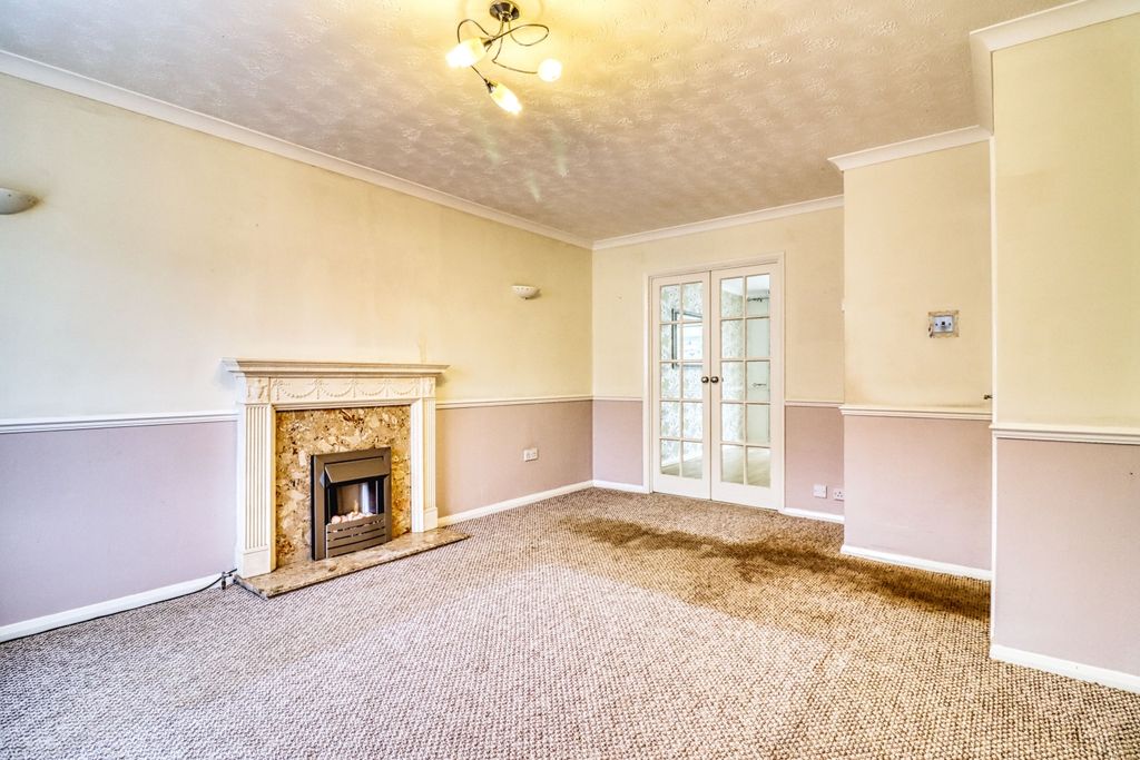 Property photo 3 of 29 Lounge