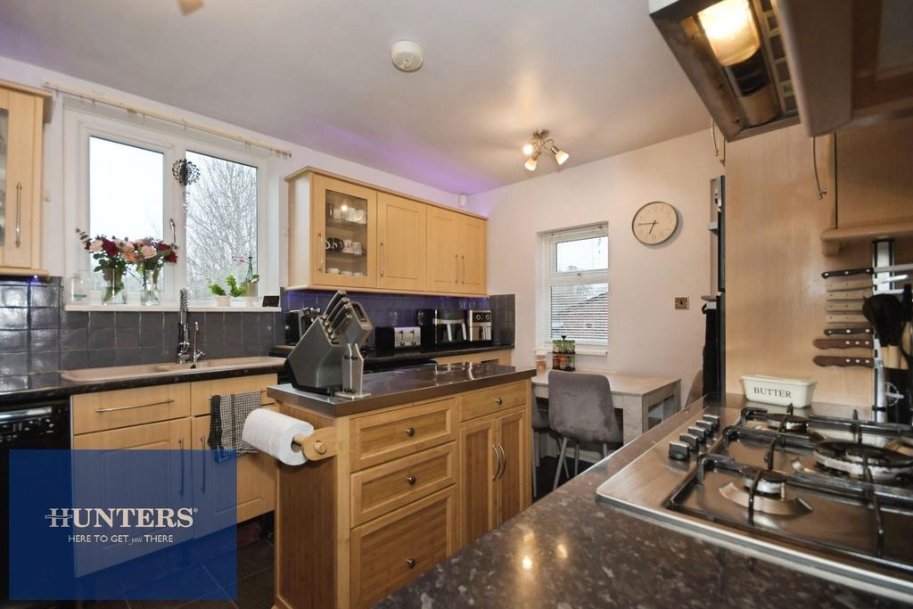 Property photo 2 of 17 Kitchen 01.Jpg