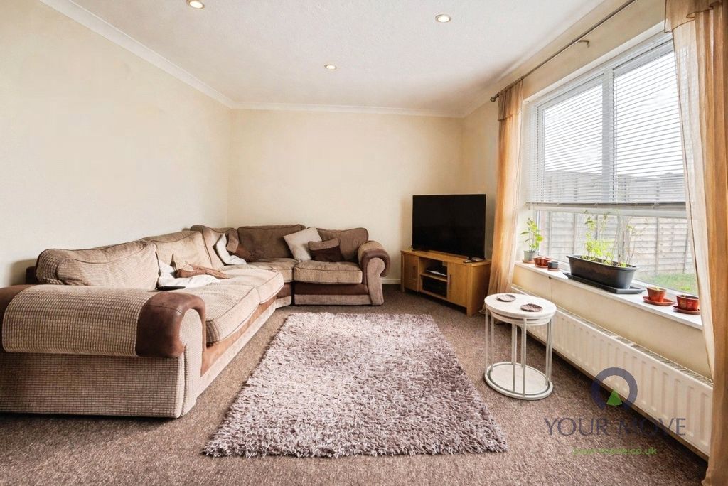 Property photo 2 of 12 Lounge