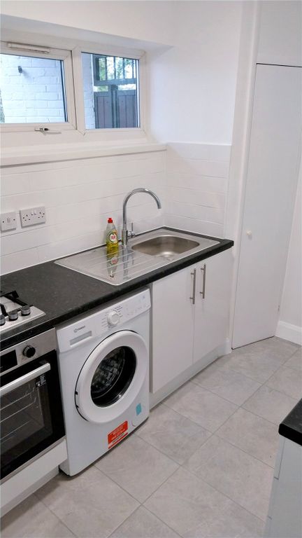 Property photo 2 of 8 Picture No. 20